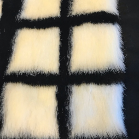 Black and Cream Faux Fur Vest - Picture 4 of 6